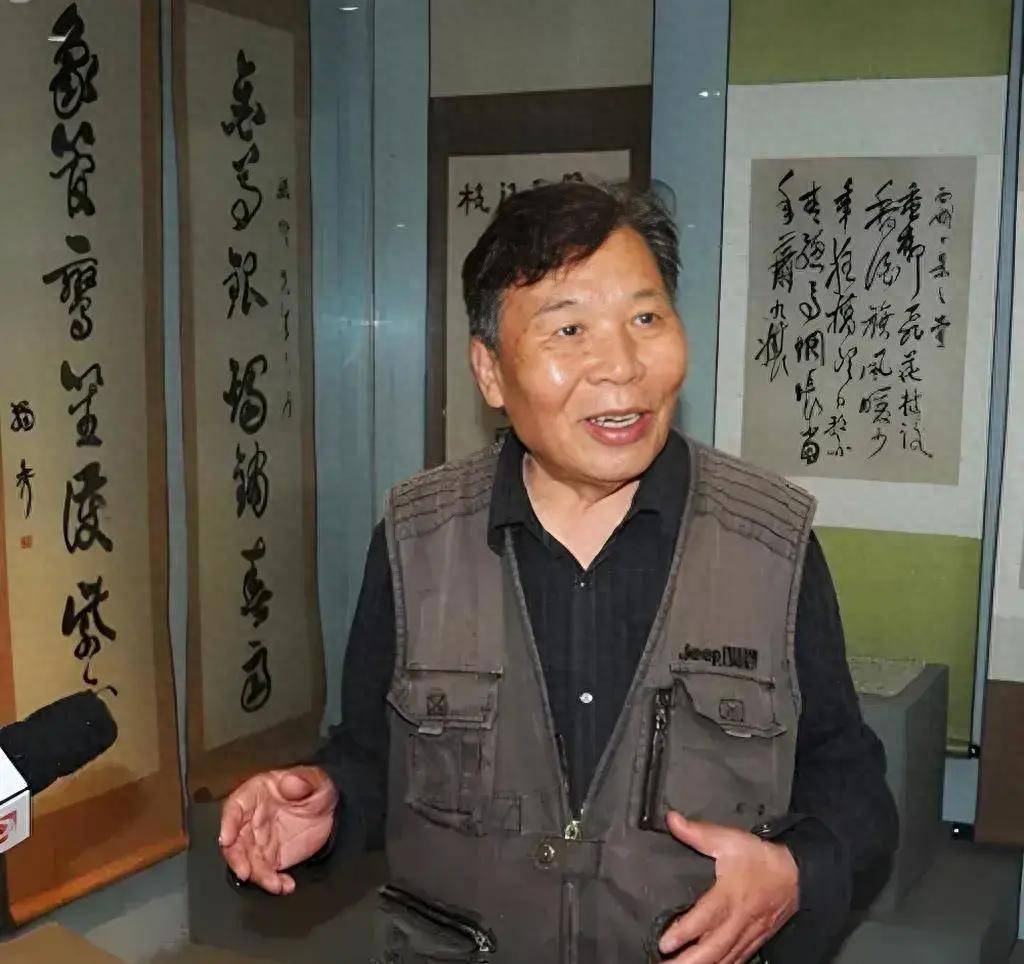 27年前,扮演"李宗仁"的演员邵宏游玩桂林,拍下这一张珍贵合影