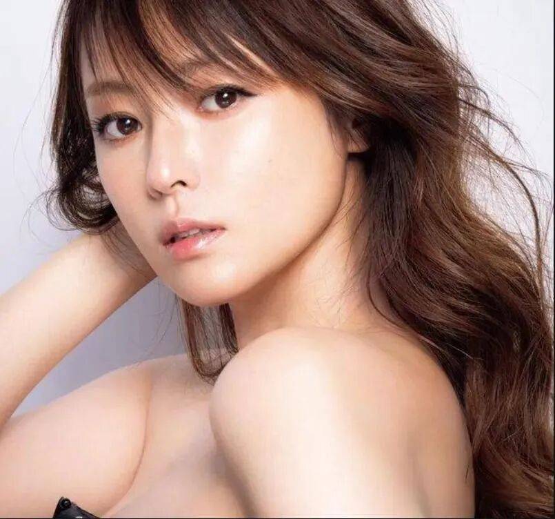日本女星深田恭子性感写真！天使面孔魔鬼般的火辣身材