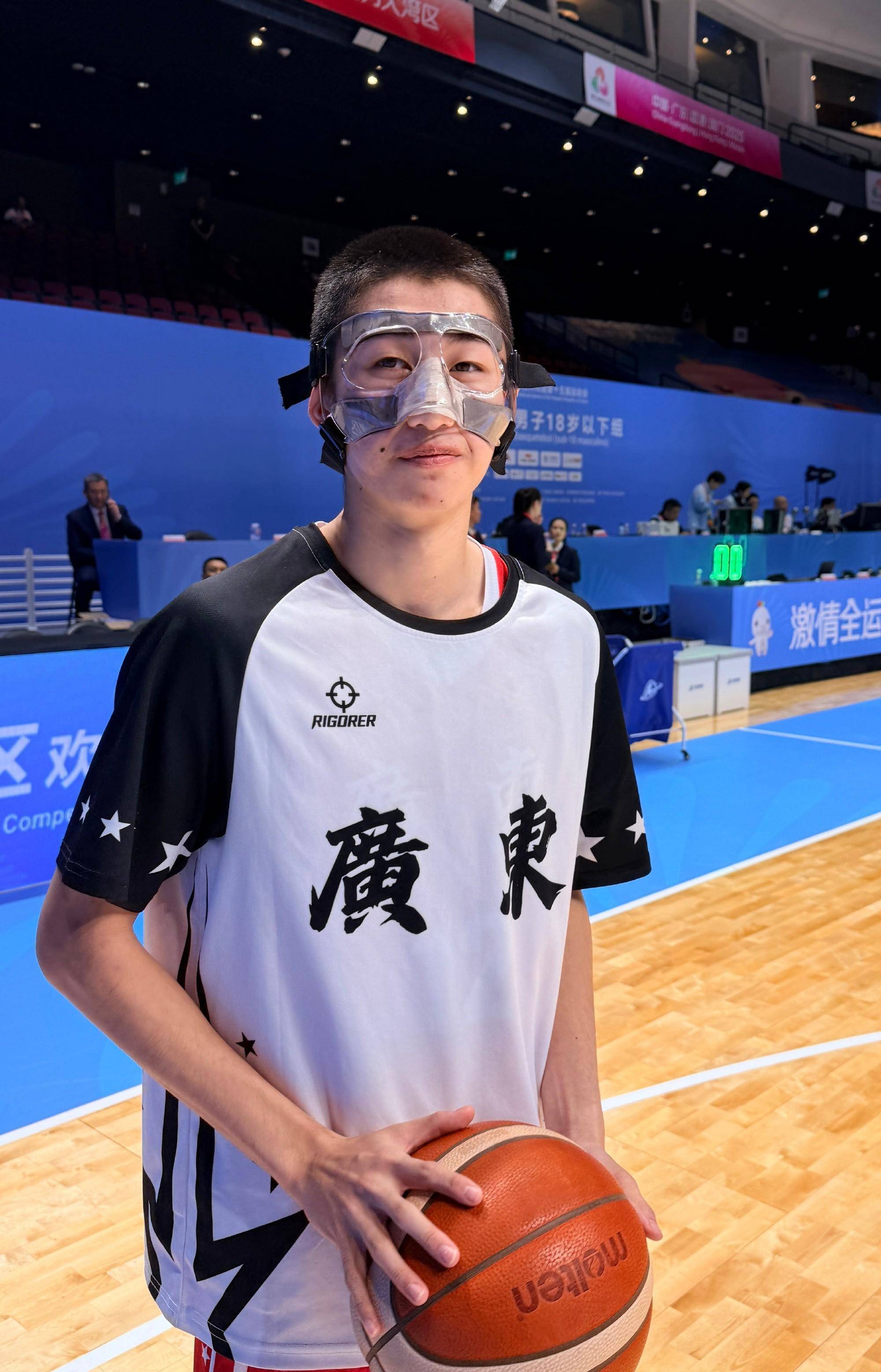 98-9085-78上海广东u18男篮夺冠小将出彩杜锋激动庆祝