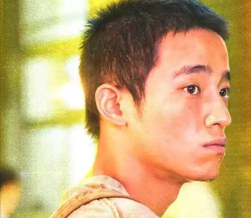 易烊千玺获封影帝,室友各占赛道,谁赢麻了?