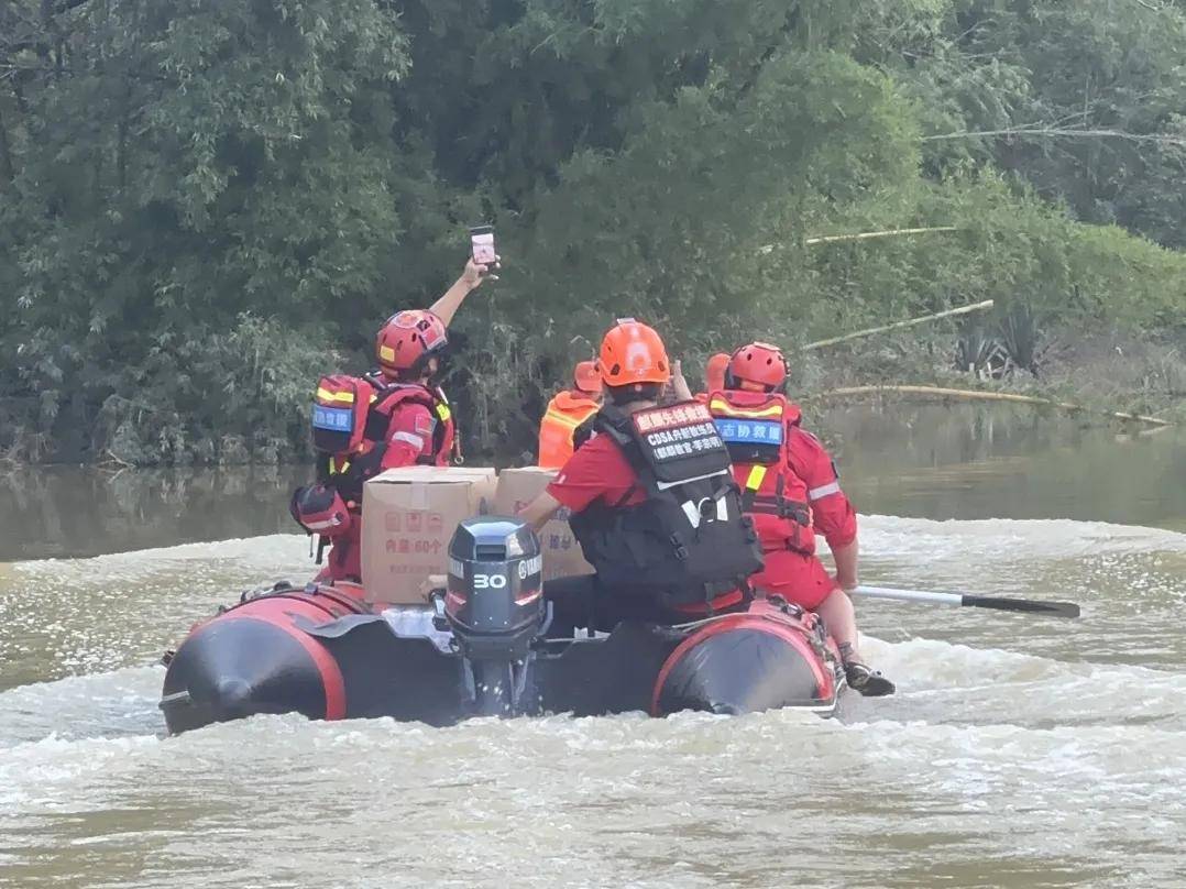 德保县台风灾害爱心救援行动