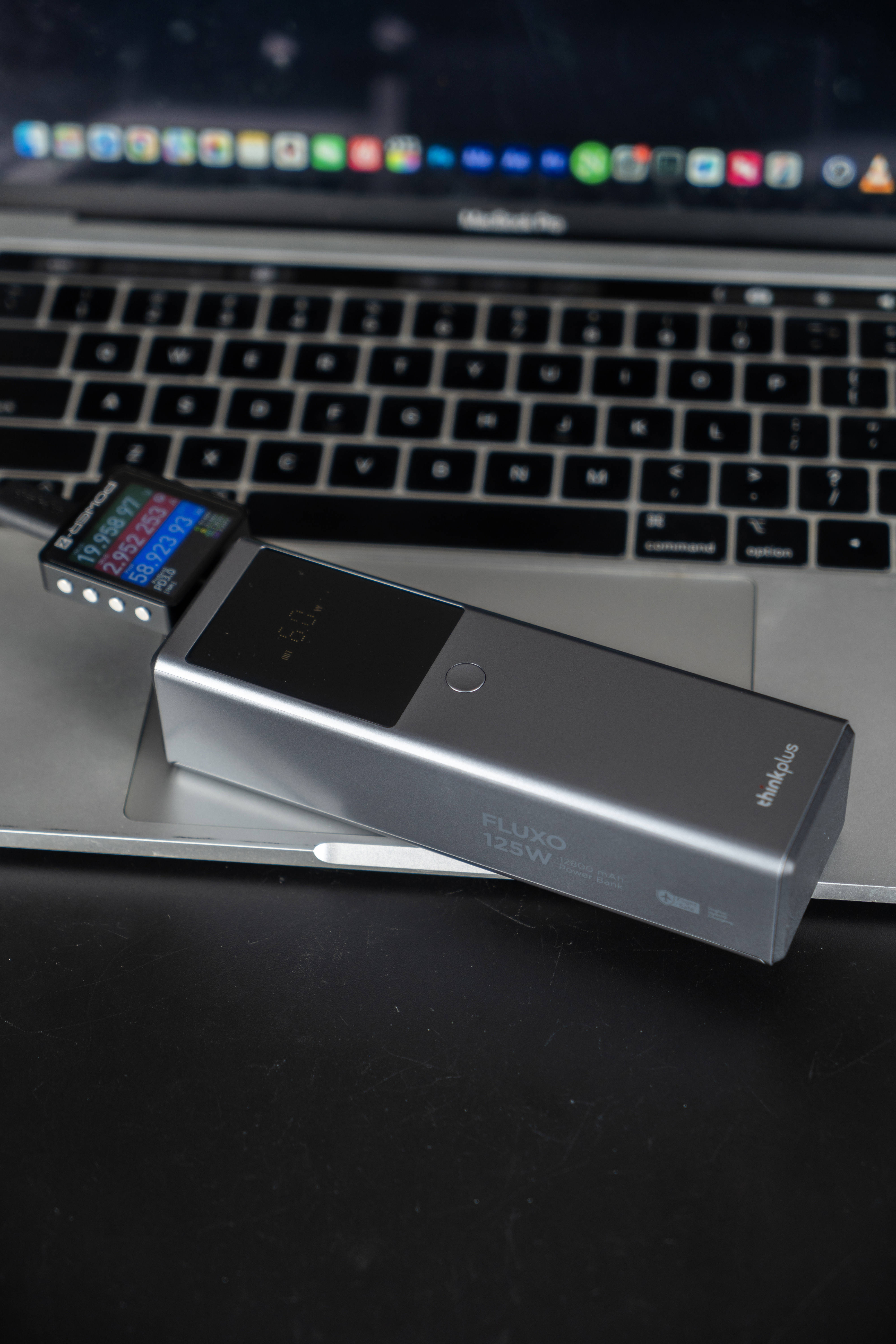 只需一个就能为你出行设备续电-联想锋行者大功率笔记本移动电源