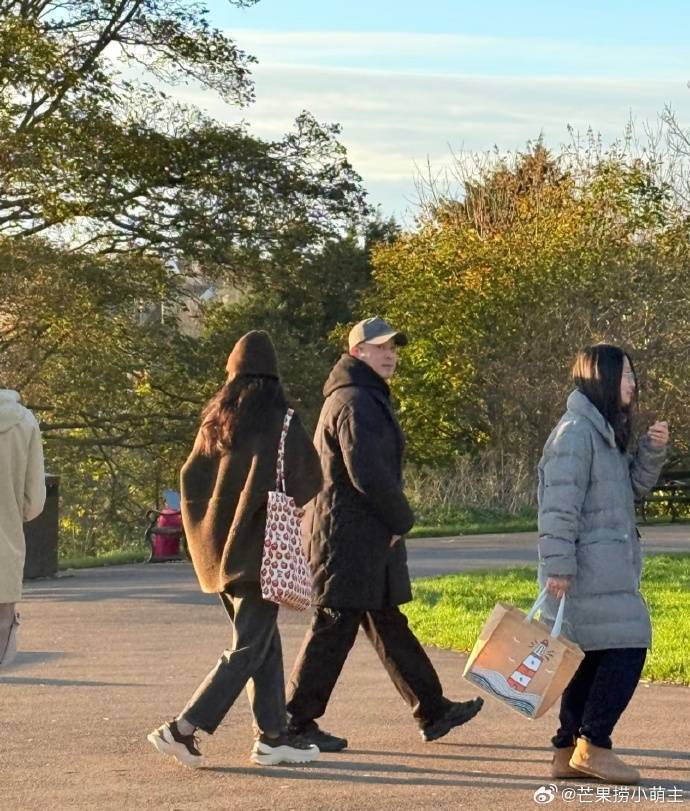 网友曝沙溢两个儿子在英国上学,沙溢胡可频繁现身英国陪读 插图2 网友曝沙溢两个儿子在英国上学,沙溢胡可频繁现身英国陪读 插图2