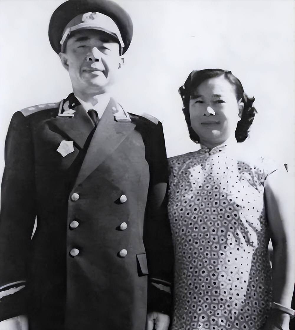 开国上将意外发现病重妻子的心愿：竟是她心中的医生