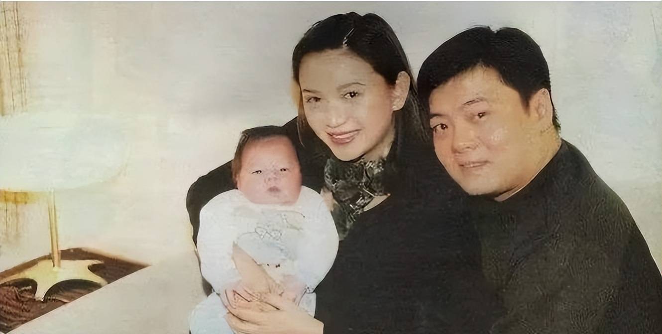 一巴掌打懵曾志伟,爱影坛大佬,嫁知名富商,59岁她仍是人间尤物