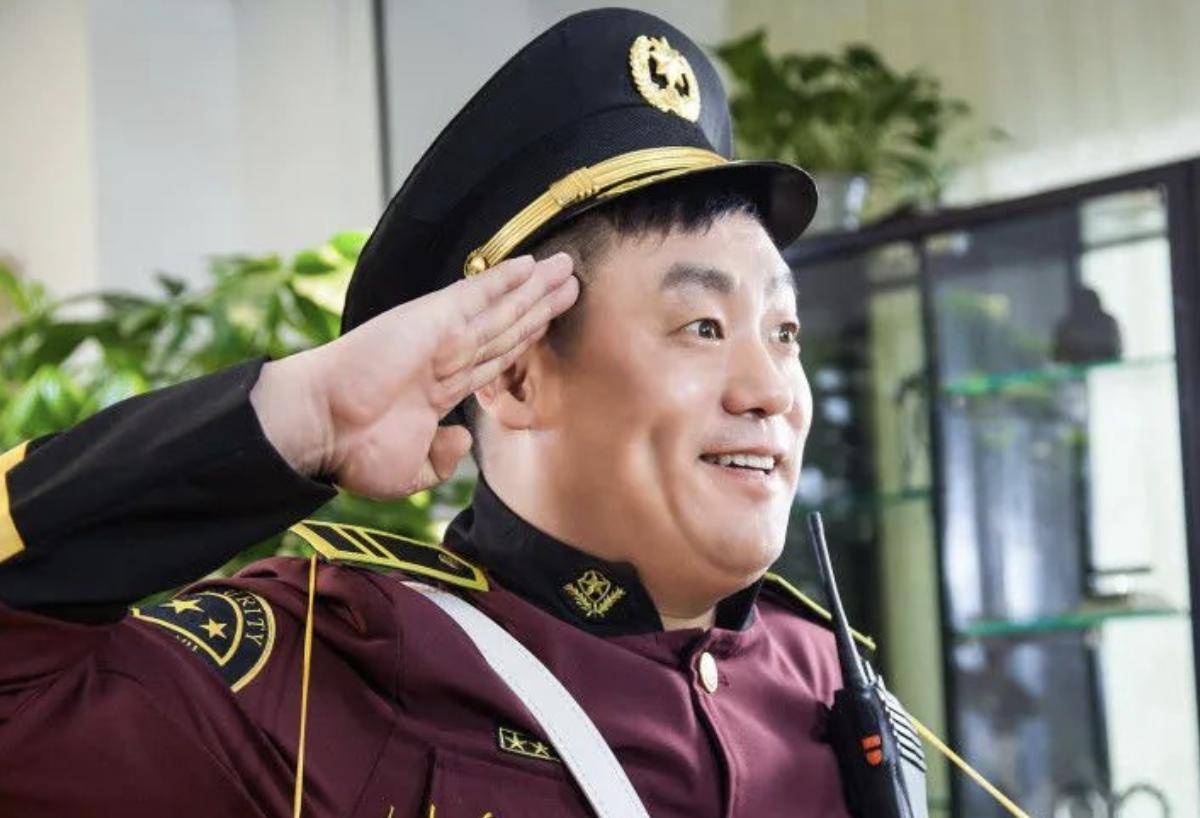 宋晓峰:拜师赵本山成名,将患难妻子宠成宝,活成人生赢家