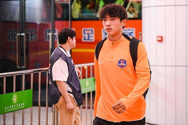 中国足球有救了？17岁魏祥鑫留洋法甲，一个真正敢出去的前锋