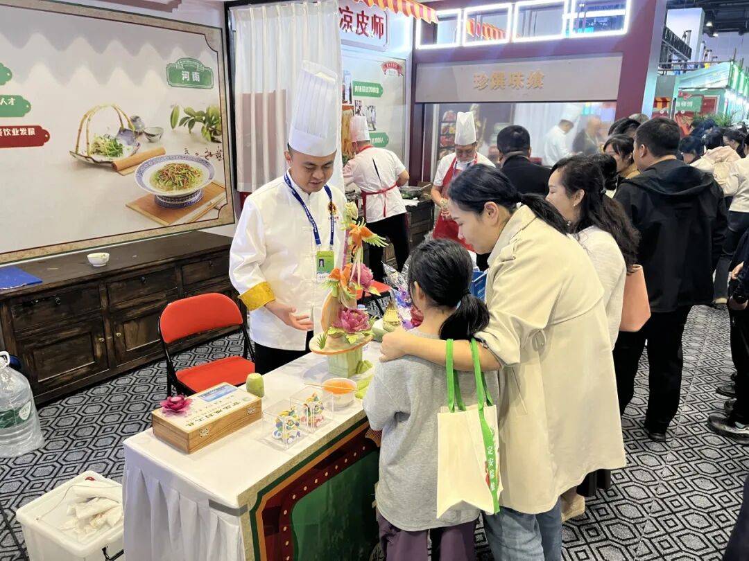 长垣烹饪职业技术学院教师代表河南 "长垣厨师" 劳务品牌惊艳全国劳务