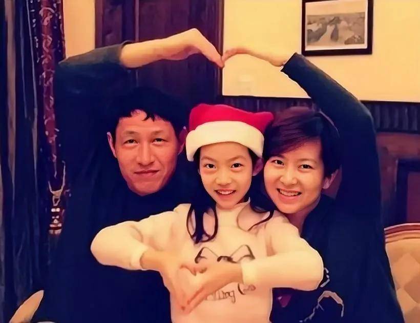 甘萍:嫁运动员黎兵,结婚18年生了一女,52岁依旧好美