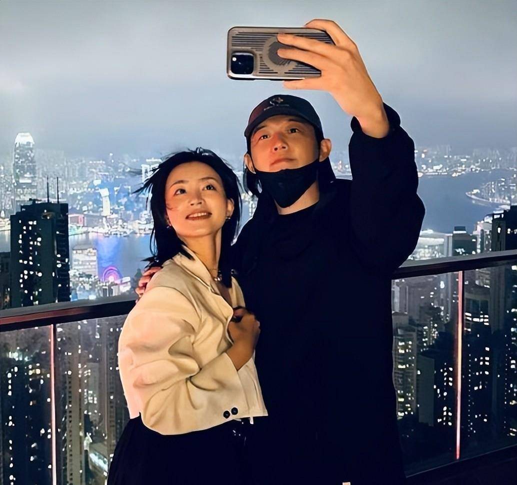 35岁霍尊正式复出!高调亮相音乐节连唱9首,前女友曾因他被抓