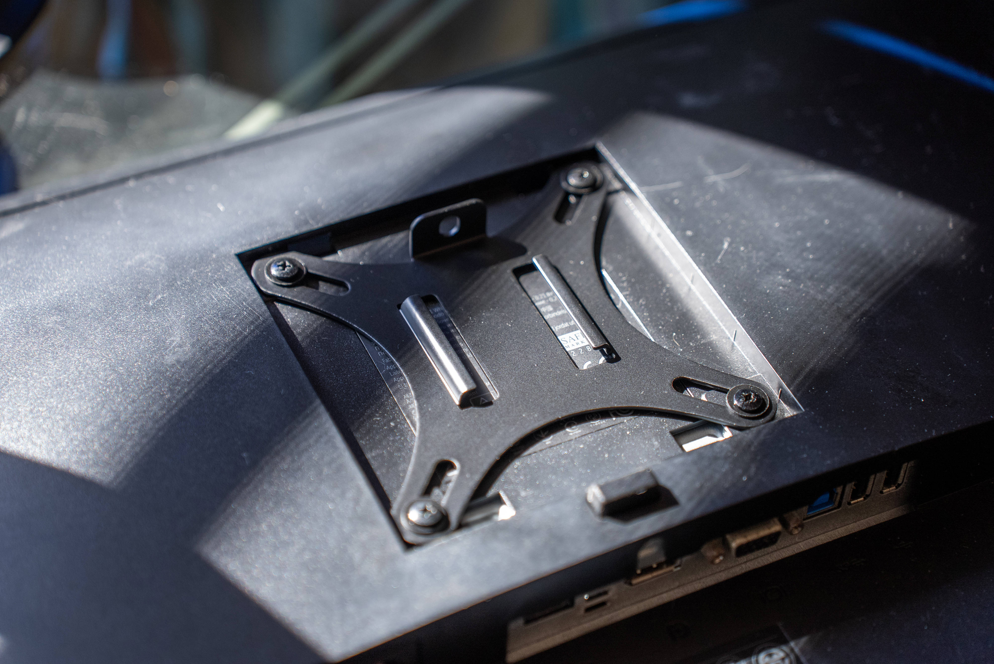 显示器标配底座太矮又太占桌面空间？北弧显示器支架了解一下