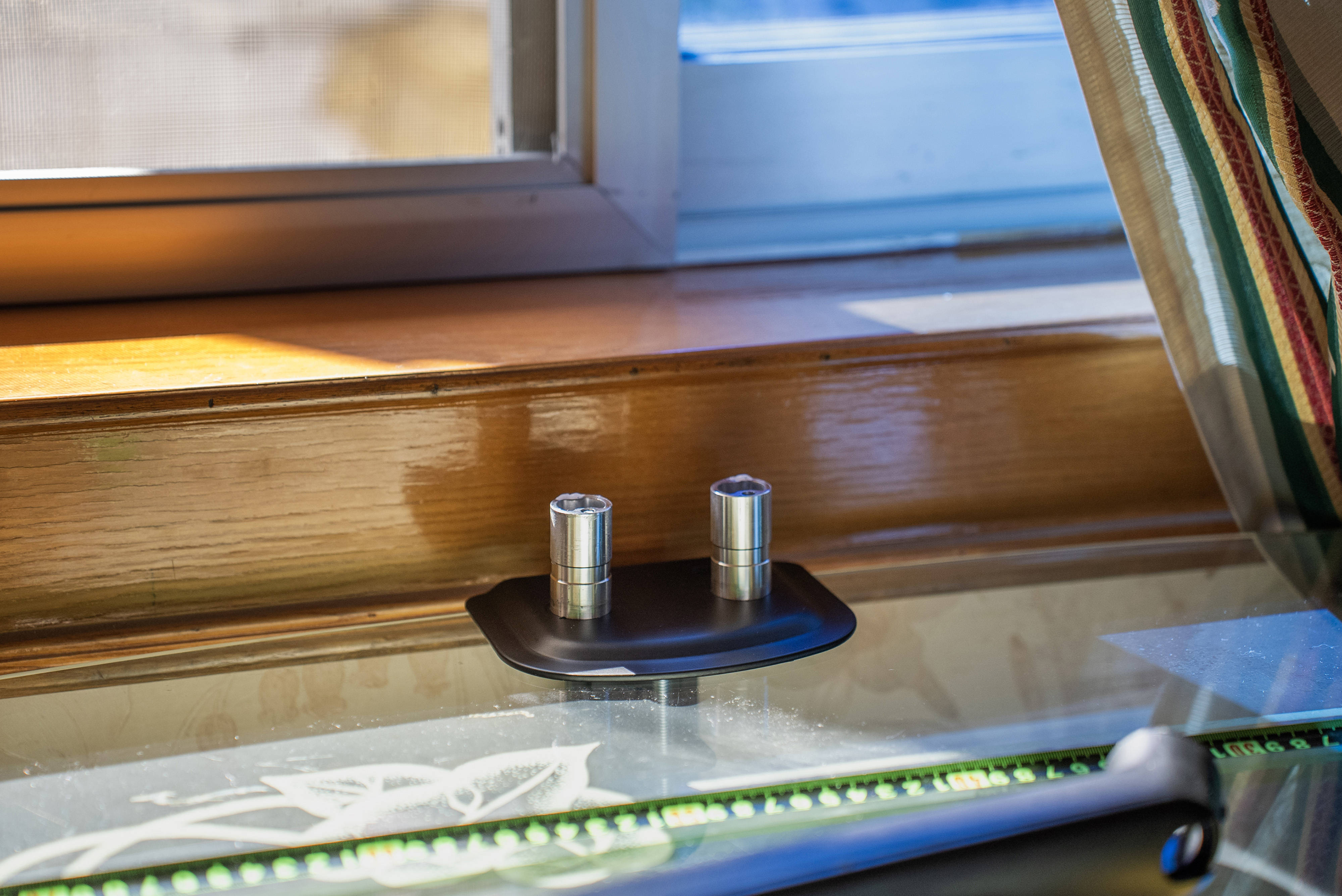 显示器标配底座太矮又太占桌面空间？北弧显示器支架了解一下