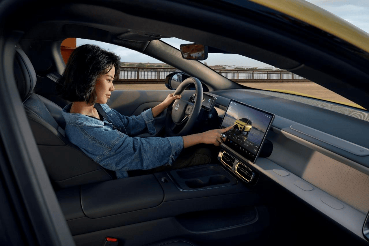 重塑10万级年轻出行价值标杆 零跑Lafa5上市限时惊喜价9.28万起-锋巢网