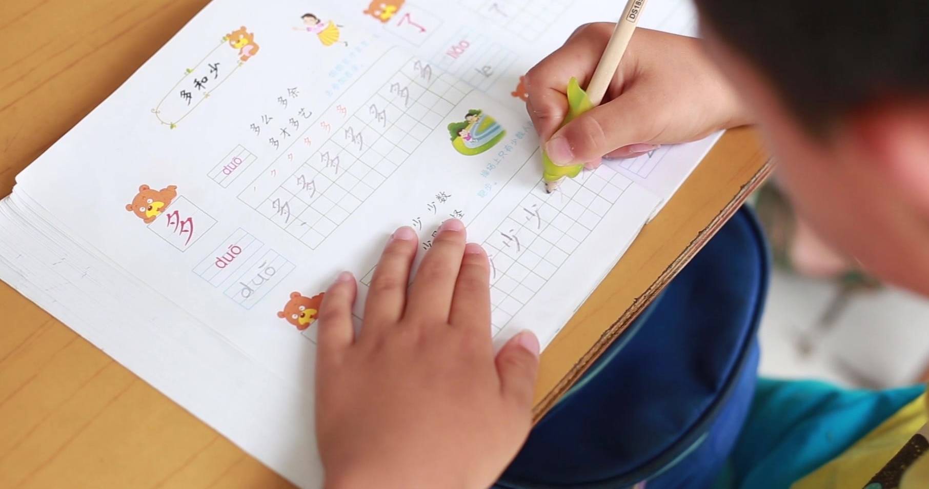 小孩磨蹭怎么办,有啥好办法？用这4招才能让娃不拖拉