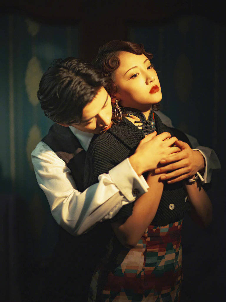 王星越《暗影侦探》化身腹黑探长搭警花吴佳怡组探案cp追离奇命案