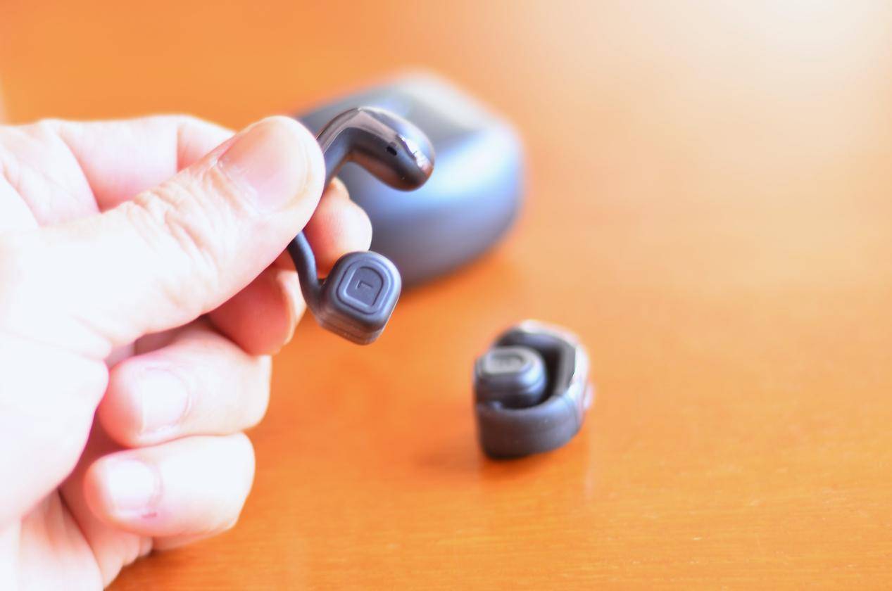 百元级耳机卷王来了，千元级音质的西圣Plume耳夹式耳机