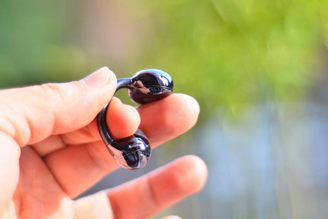 发烧音质佩戴舒适的南卡Clip Super2耳夹式耳机，还带多种AI功能