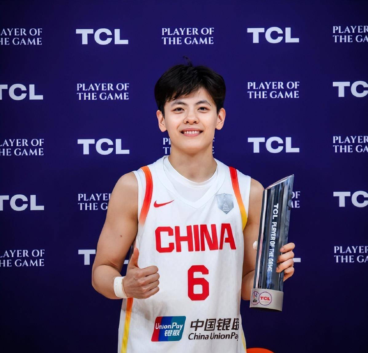 杨力维也想不到,父亲离世不满2个月,妹妹杨舒予竟然再次为他长脸
