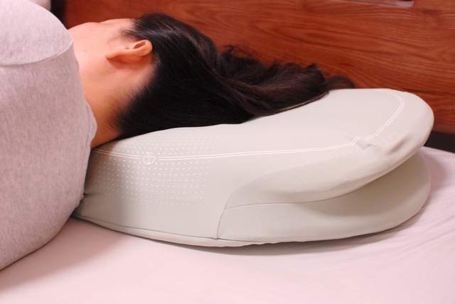 从「僵硬」中开机，添眠荷叶护颈枕，热敷又牵引，躺下就回血！