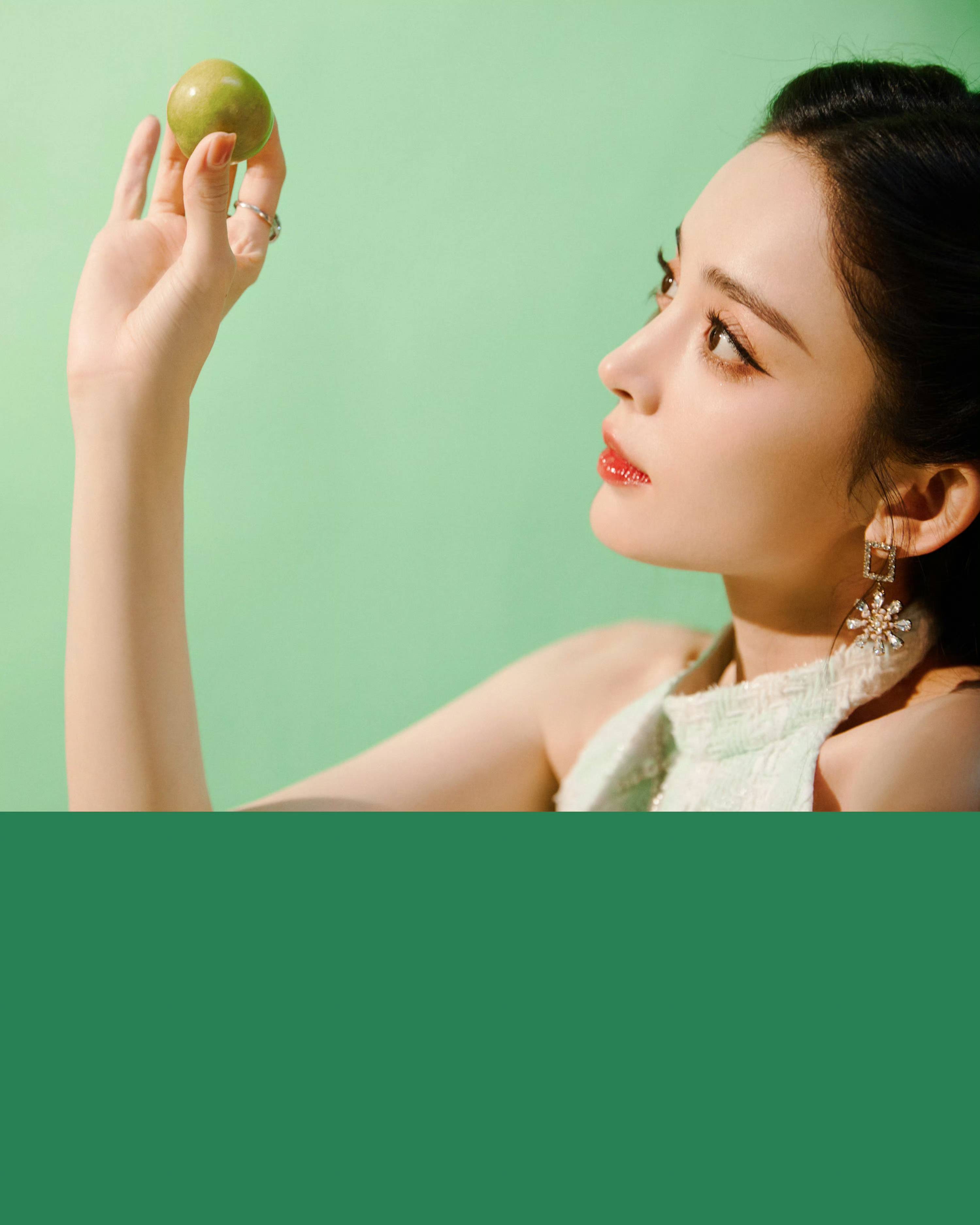 古力娜扎最新写真炸裂全网,美到不讲道理,气场直接封神!