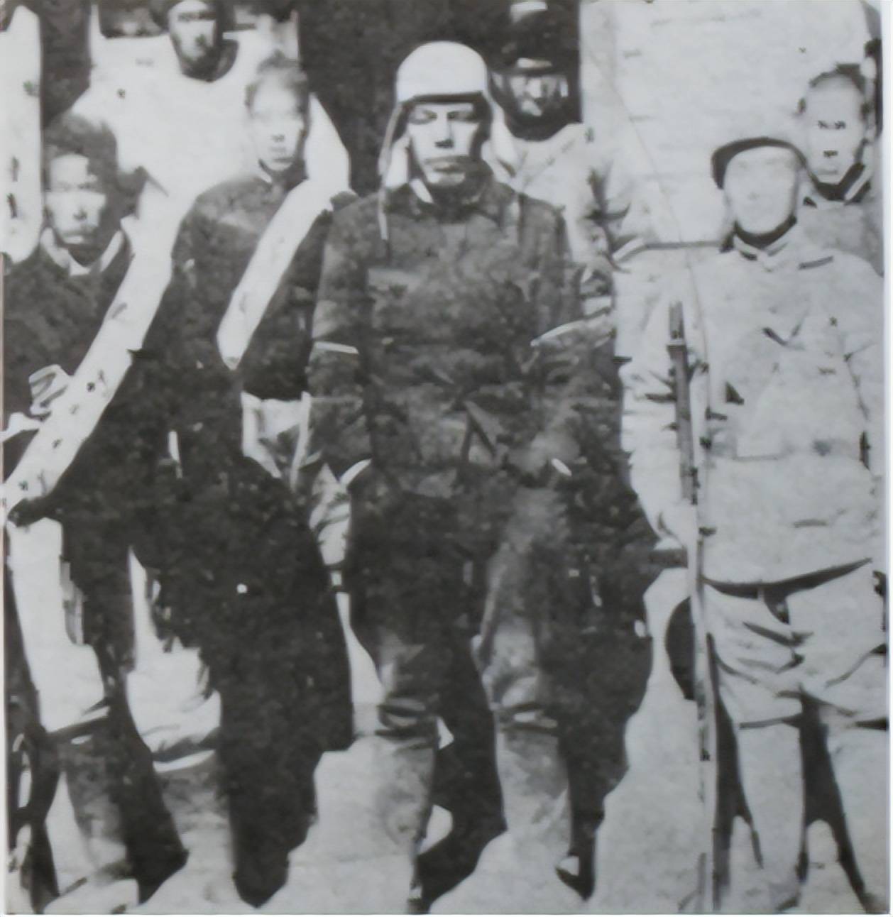 1944年一侦查员被捕日军翻译官在他耳边悄悄说道千万别暴露
