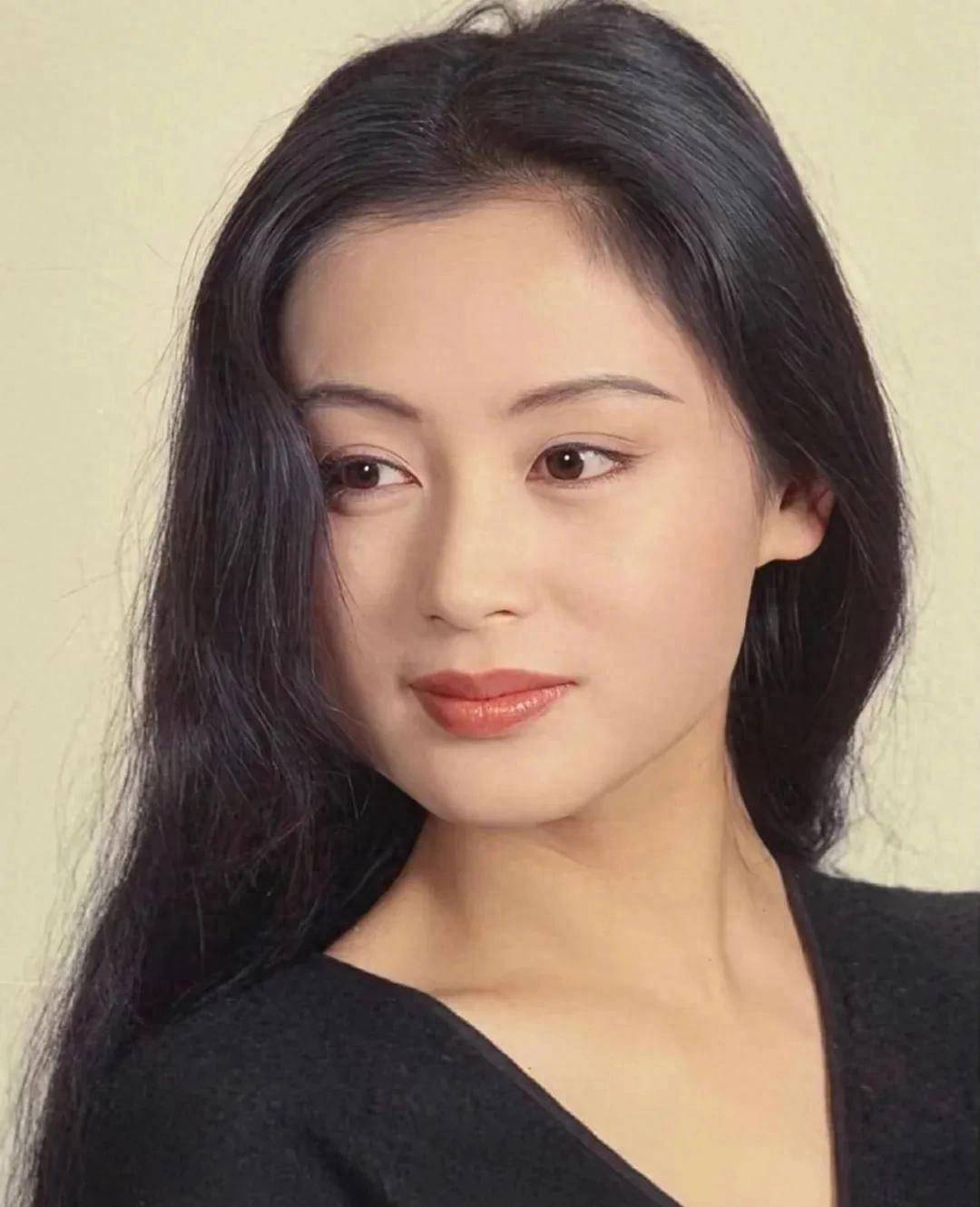 长得太美被导演占为己有4年后生下大明星儿子17岁就成男一号