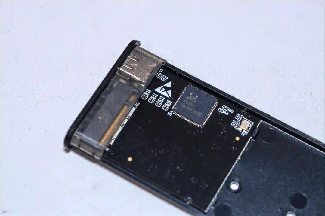 读写速度慢如蜗牛,原来是我选错了移动固态硬盘盒