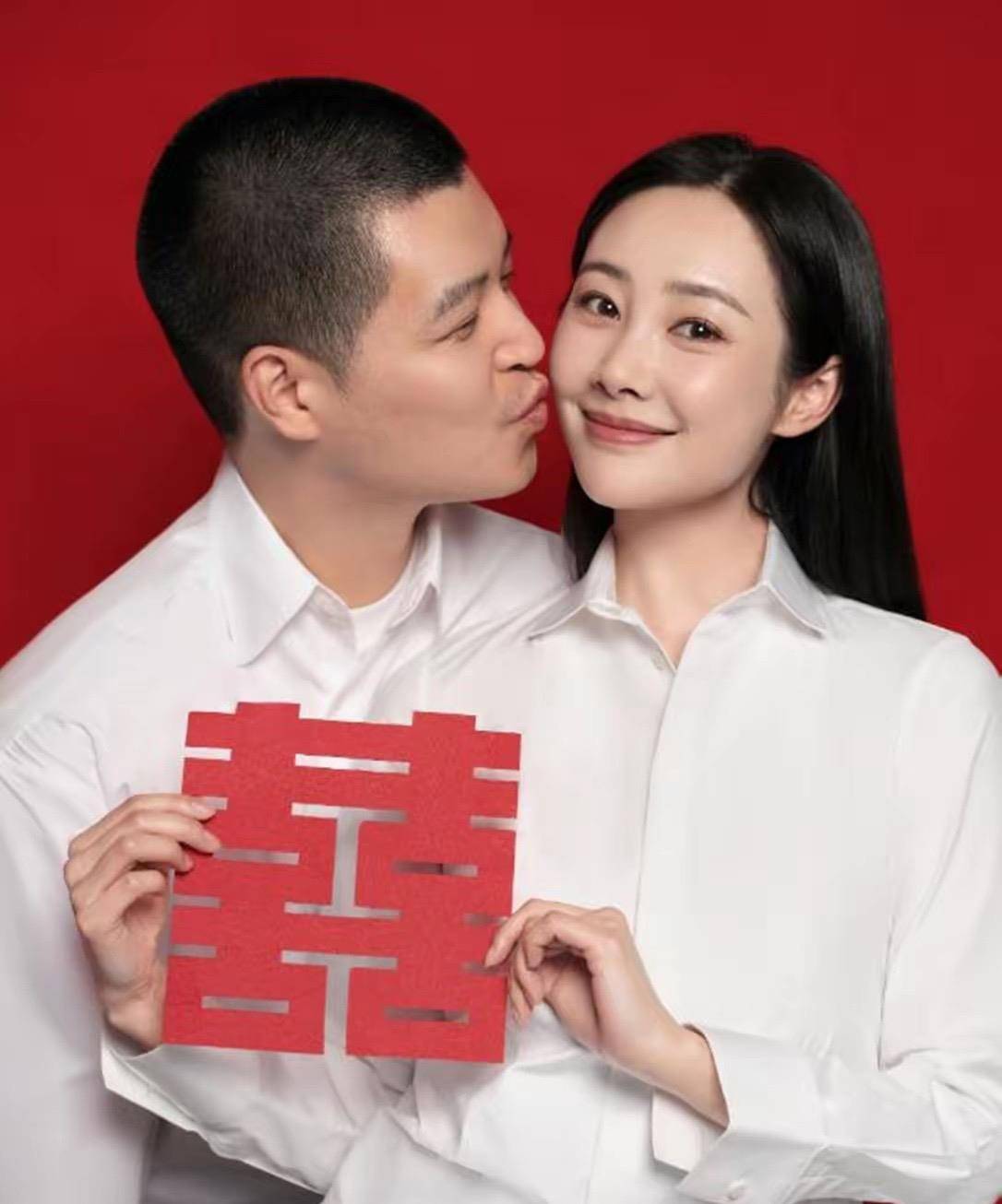 穿情侣鞋比李纯高一头俩人双腿却一样长