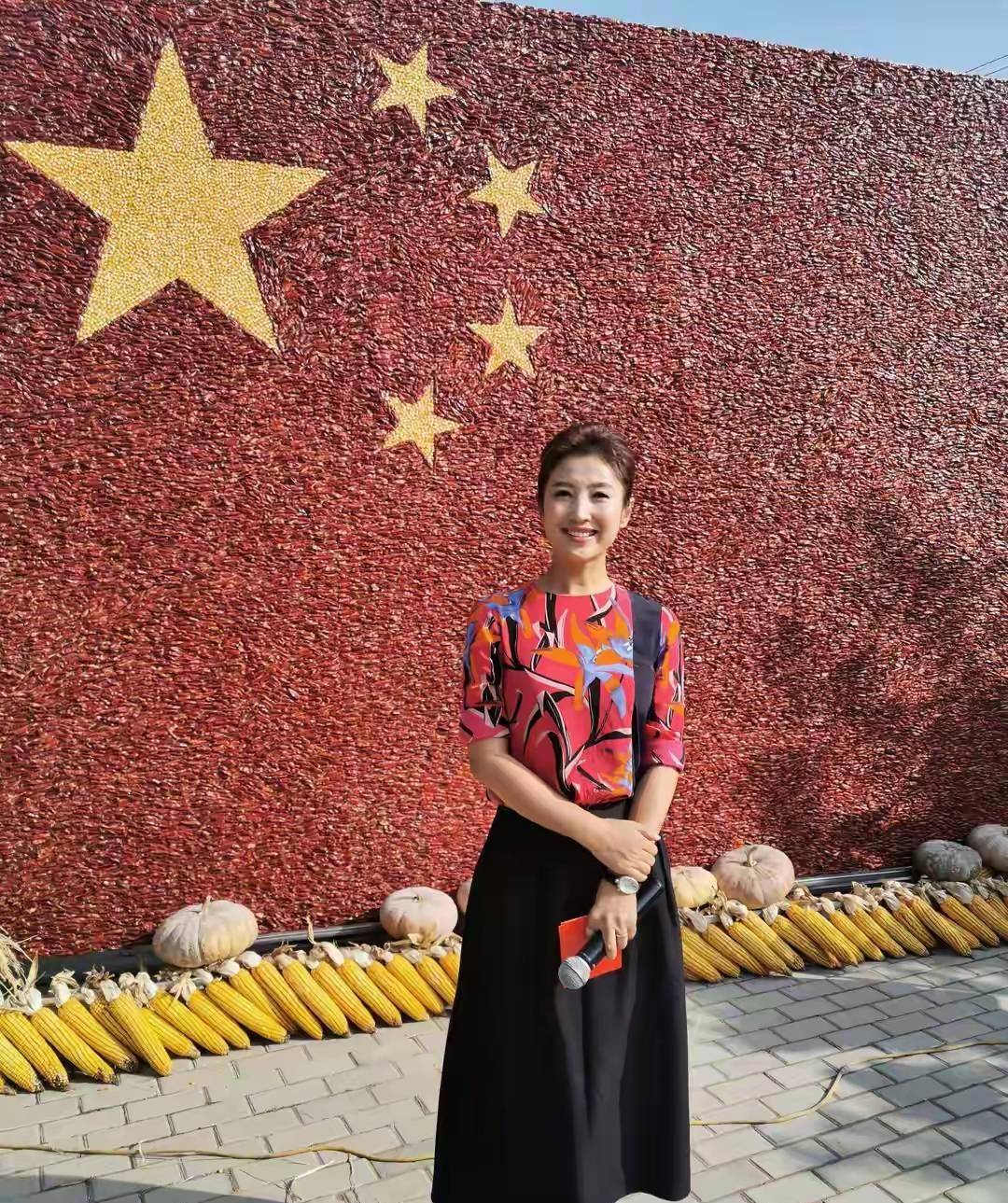 蒋虎也没想到与自己离婚后的前妻春妮如今在刚强手里闪闪发光