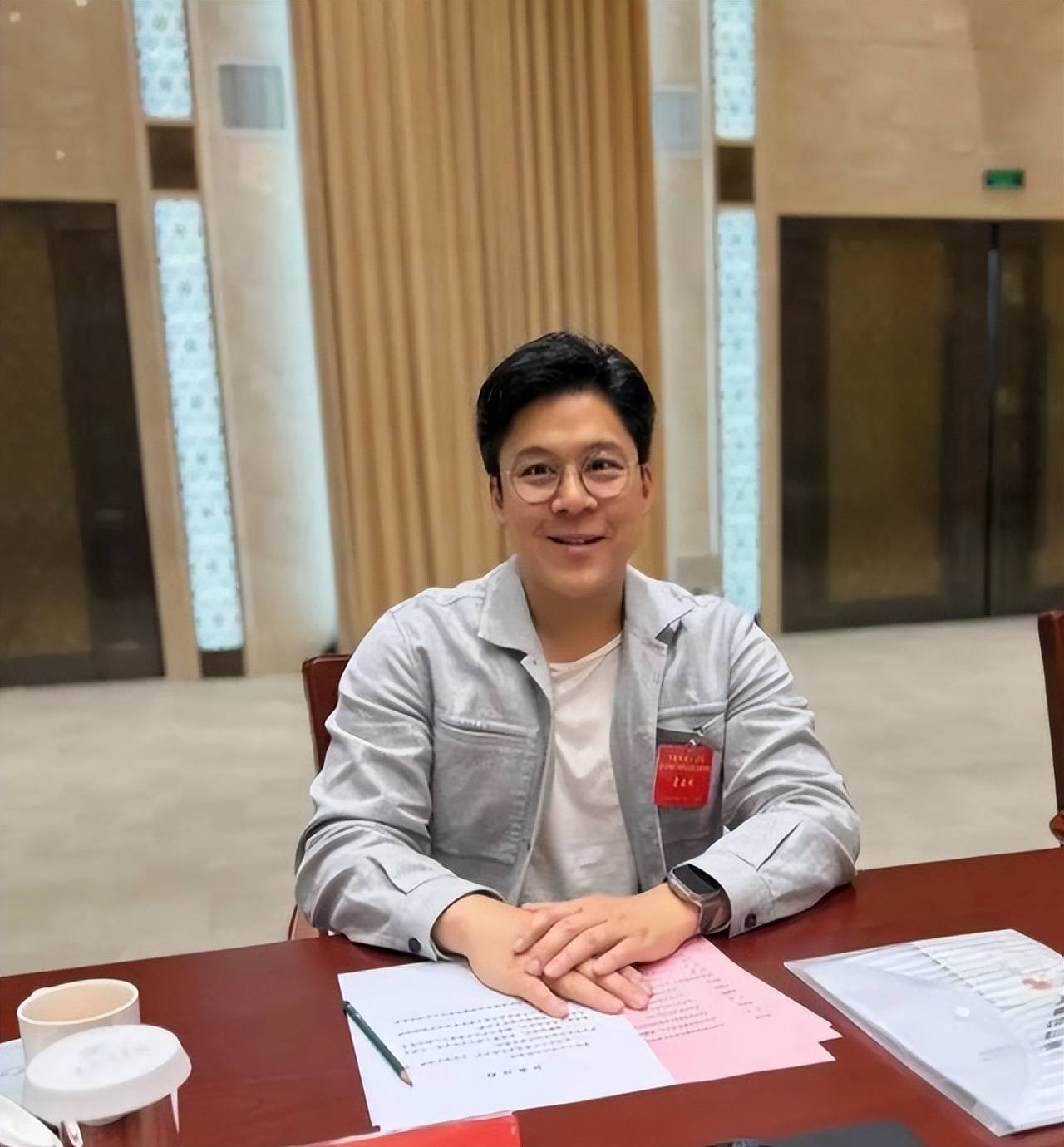 霍启刚正式官宣给郭晶晶长脸香港四大家族坐不住了