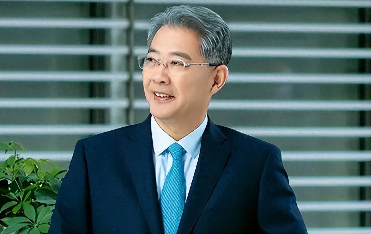 敢贷款给许家印的李晓鹏,家族式产业链的贪腐有多骇人听闻?