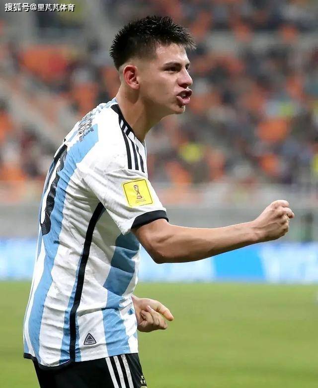 选择错误让“曼城天才”失去比赛空间?瓜迪奥拉要给他铺新路了