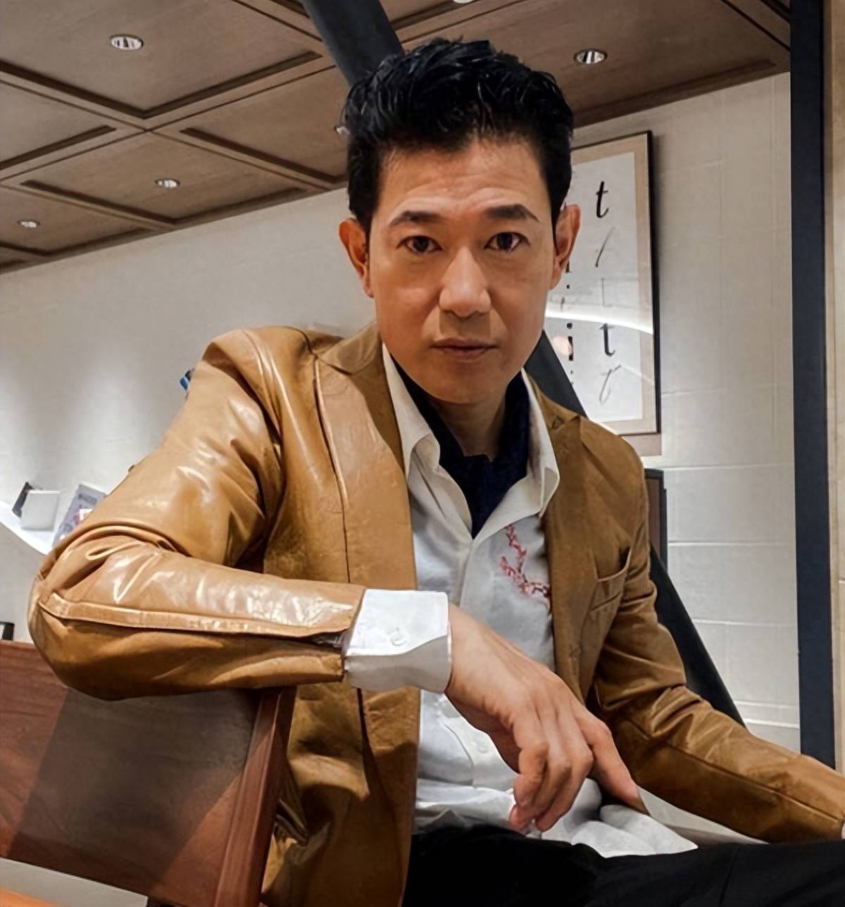 矢野浩二:27岁含泪跪别父母,女儿出生就能入华籍是我最骄傲的事