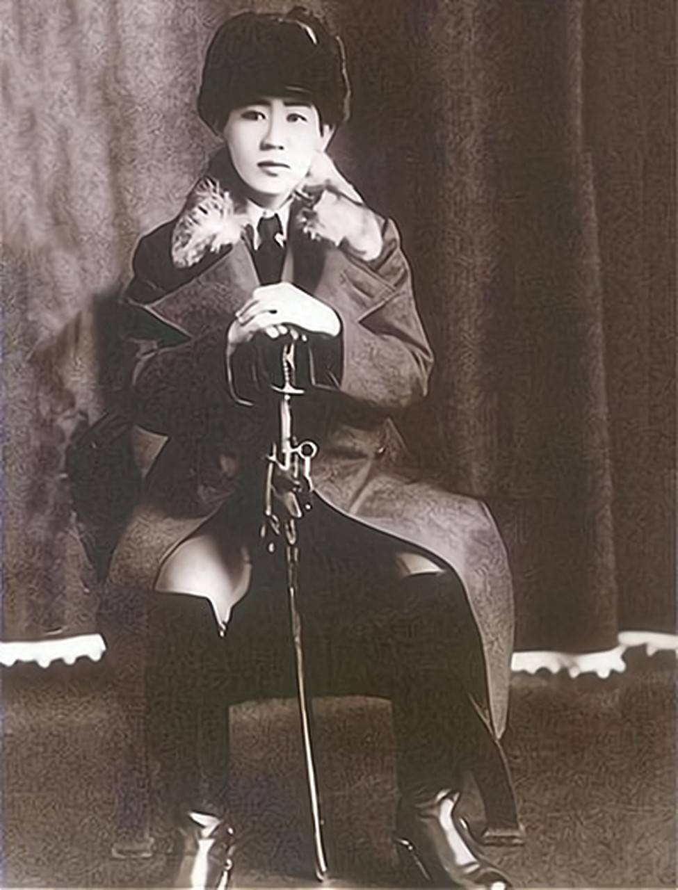 川岛芳子的亲弟弟,1945年成解放军纵队司令,退休后享地专级待遇