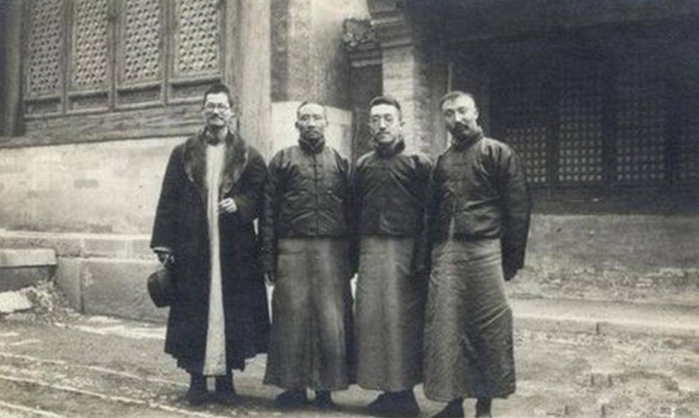 年轻有为,前途无量,回国后的蒋梦麟成为了蔡元培的得力助手,先后担任