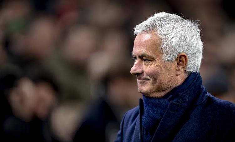 穆里尼奥再下一城,距离榜首仅差5分,坚定信念追逐冠军梦想