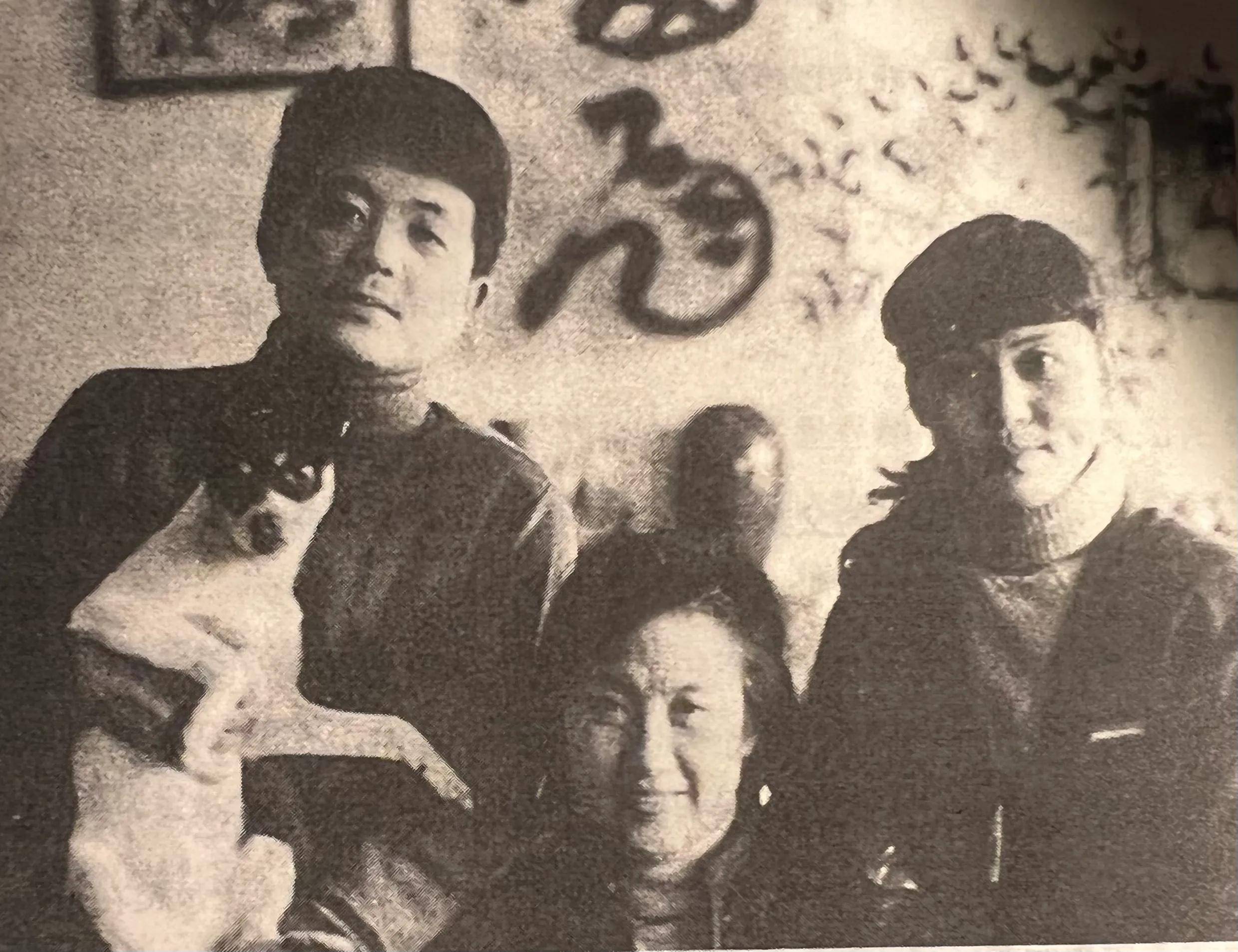 尤其是,她亲眼看到唐棣带着周伟到处索要钱财,还从她家中拿走100元