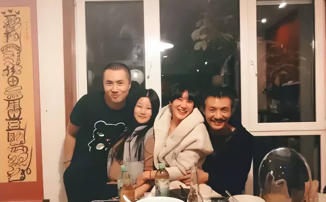 原来她是朴树老婆!为丈夫20年不生娃,经常分居,如今把狗当亲人