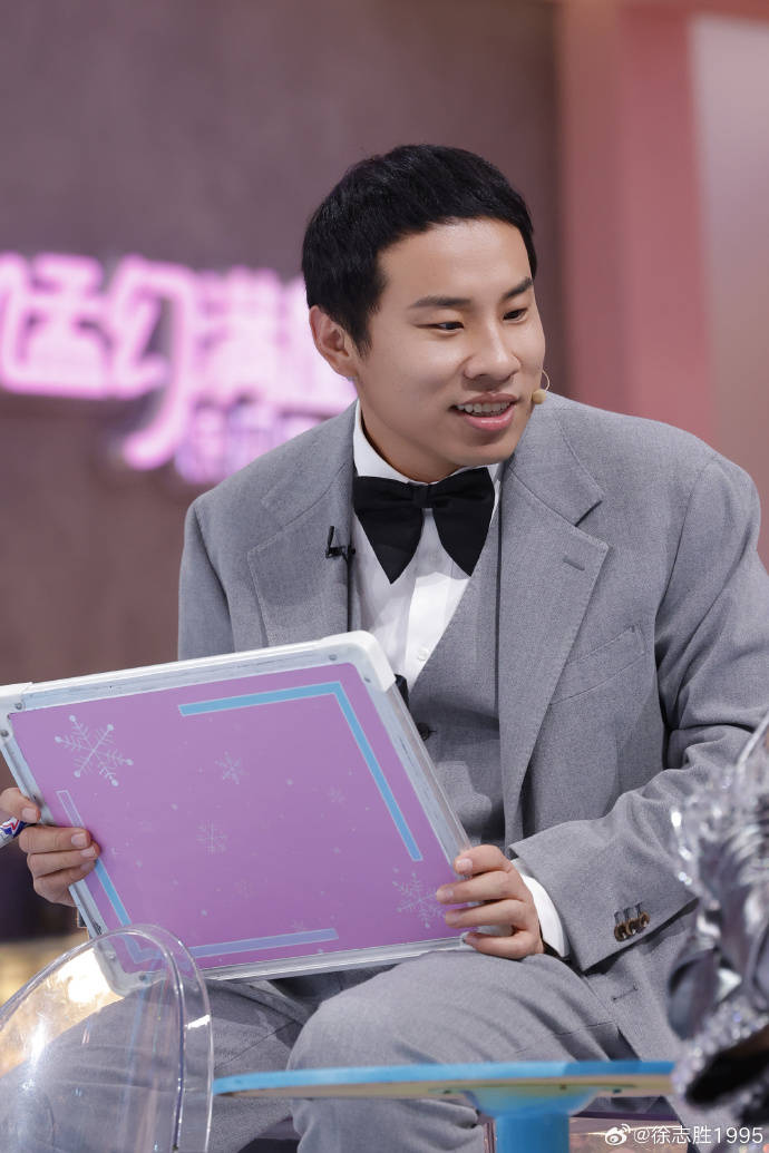 徐志胜穿450元的旧衣服走红毯，张嘴就是笑点插图6