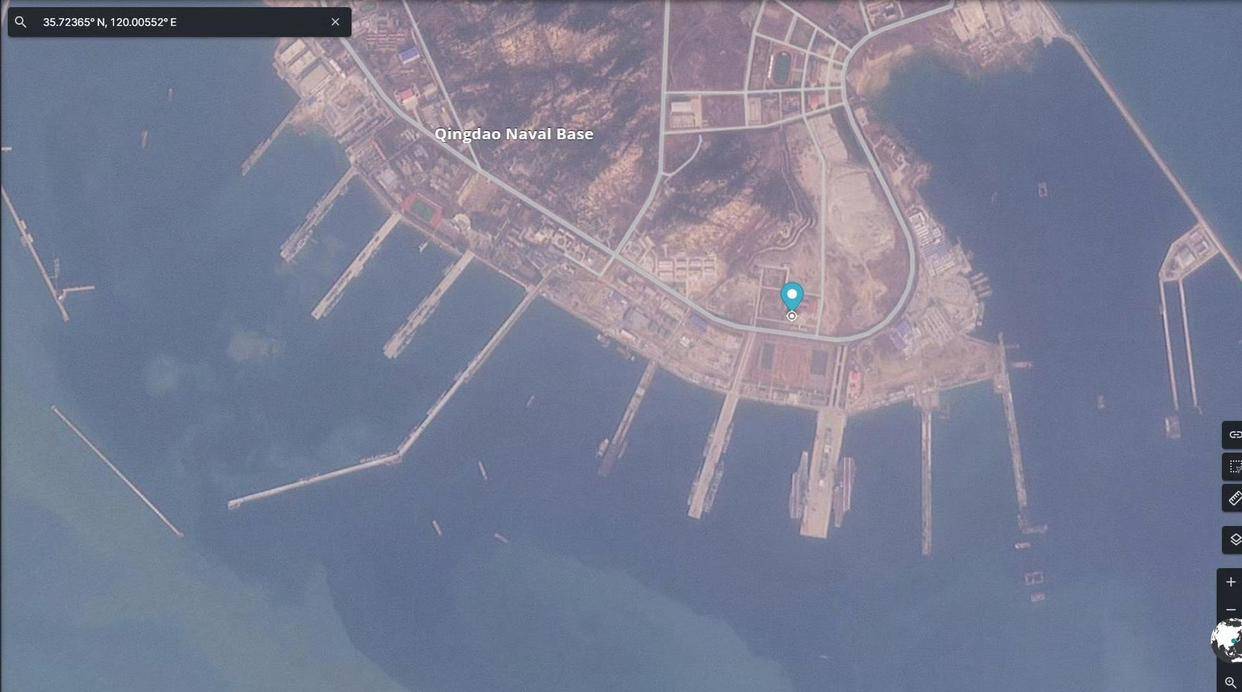 今日最新卫星照片,辽宁舰和福建舰同框,共同停靠在青岛小口子军港码头