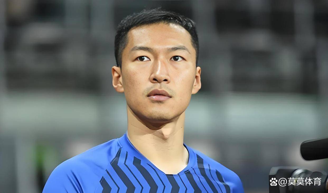 就在今日,12月22日下午,中超传来了阿苏埃,吴曦和上海申花的新消息