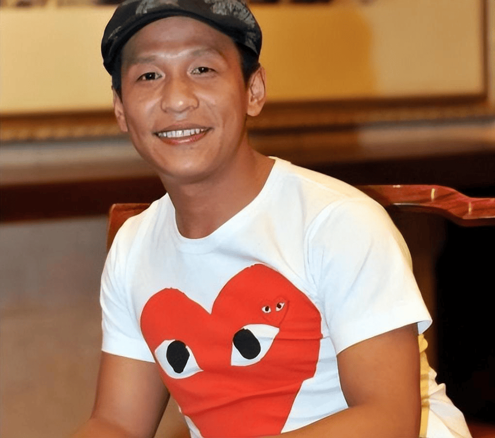 11年了,宋小宝成名后抛弃发妻,转身娶年轻粉丝,今生活怎样了