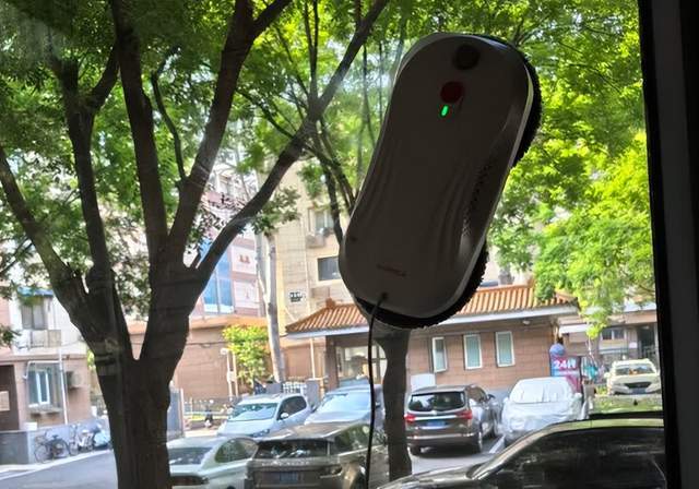 哪个牌子擦窗器好？擦窗机器人是不是智商税？高层擦窗机器人排行榜前十名，性价比高！