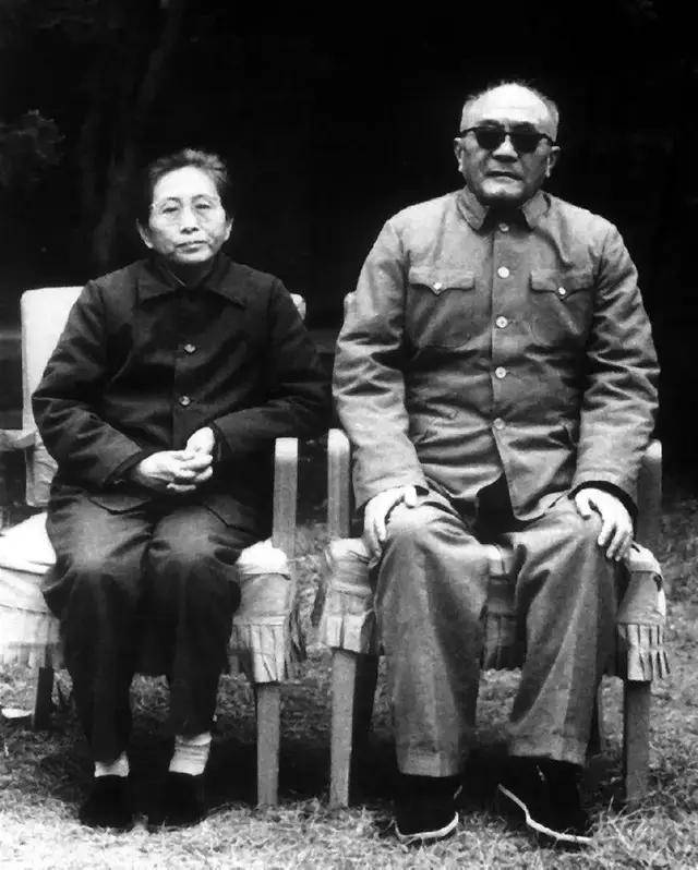 在庐山会议上,帮助彭总说话的黄克诚,结局如何呢?_将军_战友情_争论
