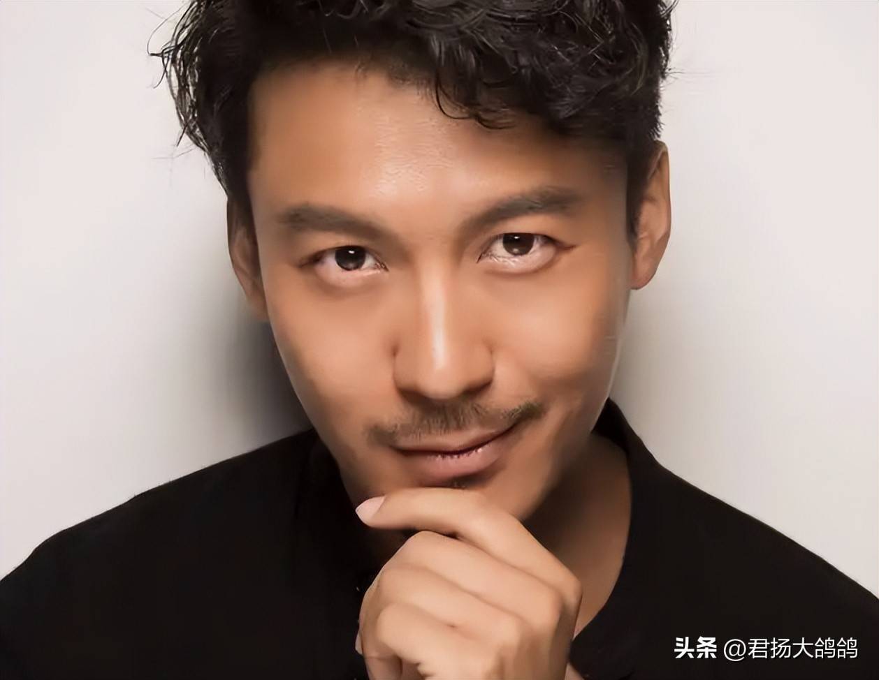 演员王东近况曝光:五口人挤小烂房,21岁患病儿子赤