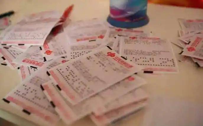 Người đ&agrave;n &ocirc;ng tr&uacute;ng xổ số 28 tỷ đồng, đi đổi thưởng th&igrave; bị từ chối, đại l&yacute; th&ocirc;ng b&aacute;o: "Anh chưa trả tiền mua v&eacute;"- Ảnh 1.