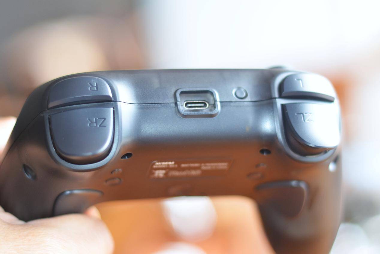 百元级西圣GC1游戏手柄，颜值高性能强专业级操控