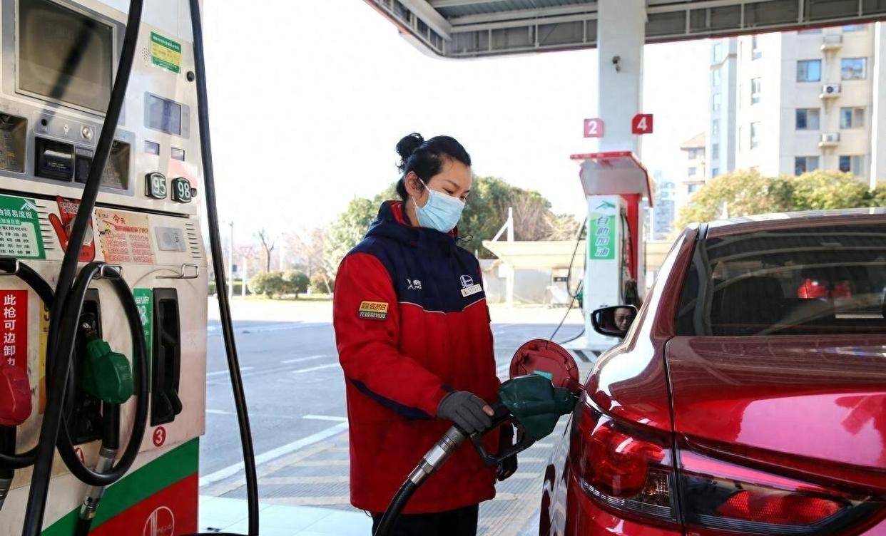 震惊！12月26日95、92号汽油价出炉，1月6日将迎来巨变？_搜狐网