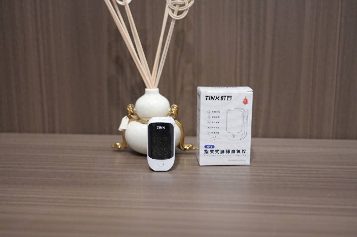 选对血氧仪先搞懂这4种类型再说！亲测町石tinx指夹式脉搏血氧仪