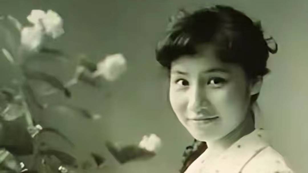 和军人离婚后,她成为央视名嘴,64岁定居北京农村,享受田园生活